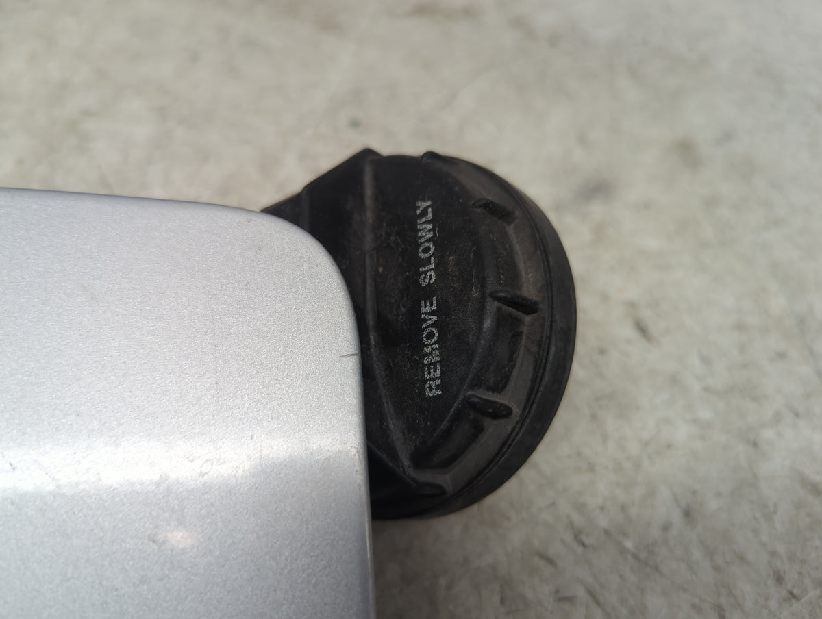 2004 Kia Sorento Fuel Tank Door Lid Gas Tank Silver - Oemusedautoparts1.com