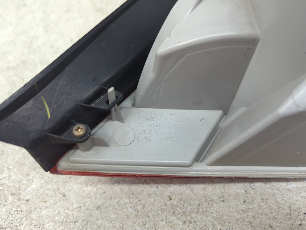 2004 Kia Sorento Tail Light Assembly Driver Left OEM Fits OEM Used Auto Parts - Oemusedautoparts1.com