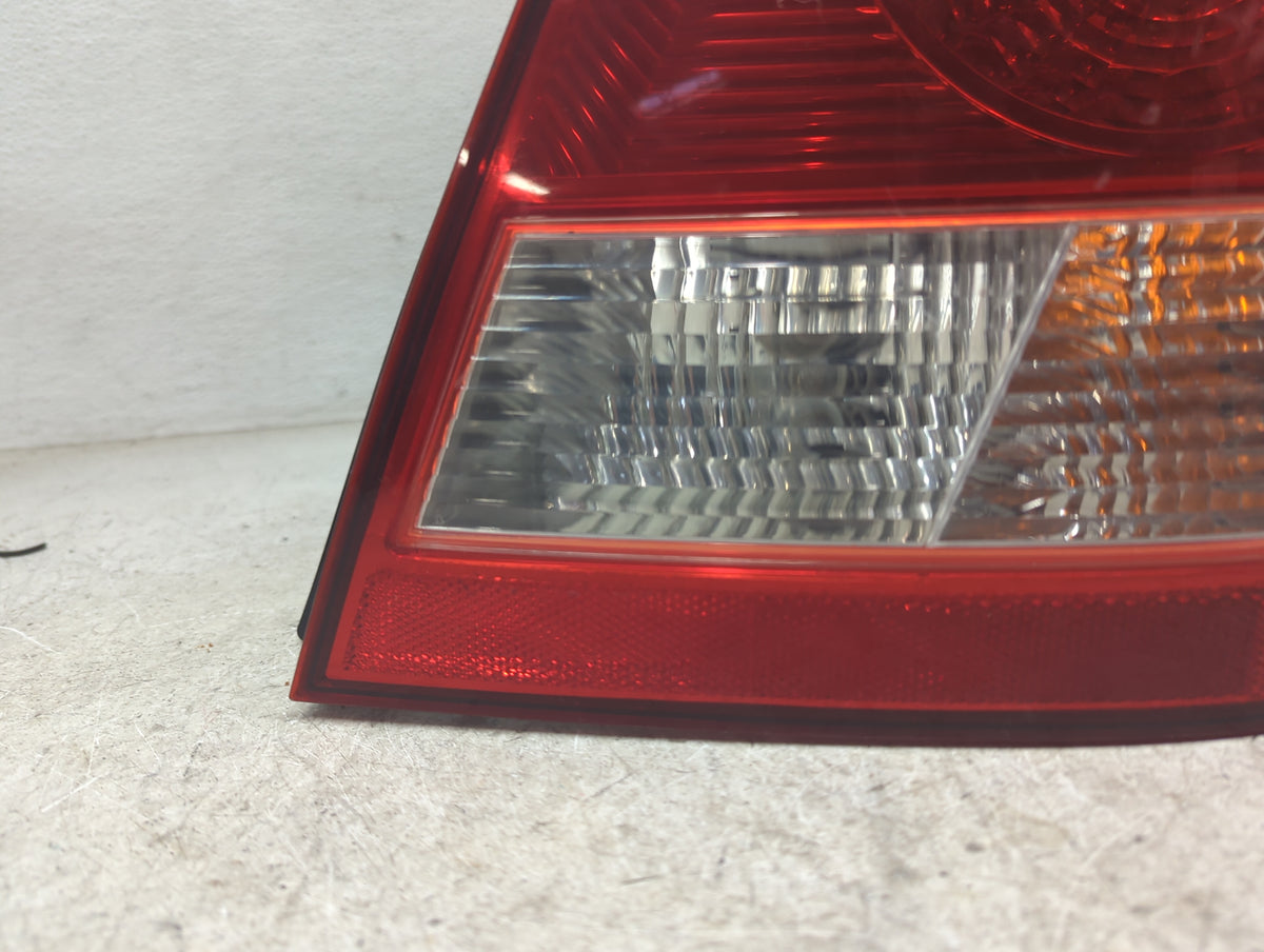2004 Kia Sorento Tail Light Assembly Passenger Right OEM Fits OEM Used Auto Parts - Oemusedautoparts1.com