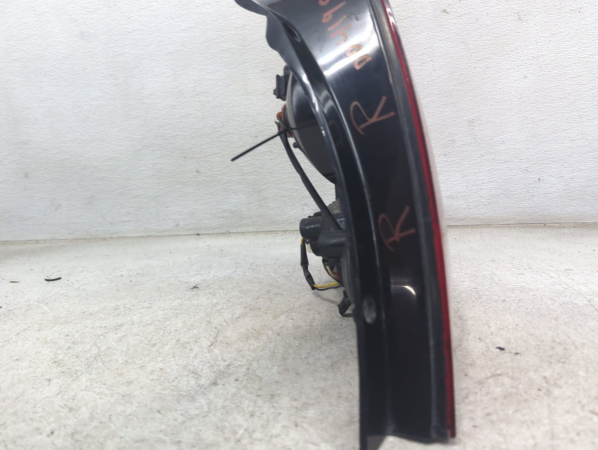 2004 Kia Sorento Tail Light Assembly Passenger Right OEM Fits OEM Used Auto Parts - Oemusedautoparts1.com