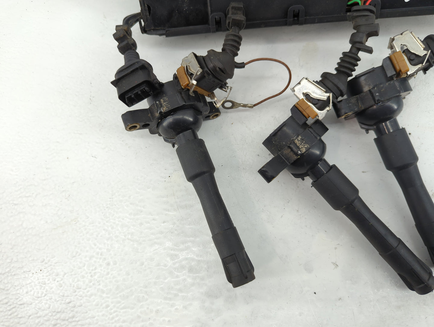 2003-2005 Land Rover Range Rover Ignition Coil Igniter Pack - Oemusedautoparts1.com