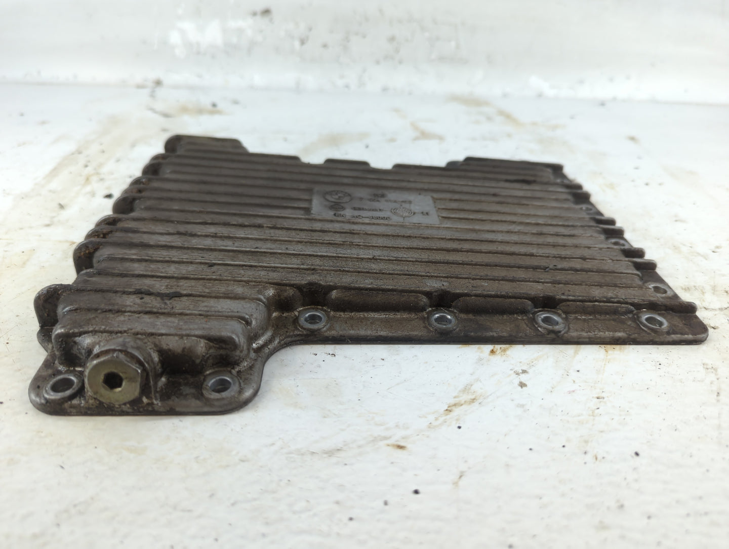 2003-2005 Land Rover Range Rover Engine Oil Pan P/N:7 504 653 Fits Fits 2003 2004 2005 OEM Used Auto Parts - Oemusedautopart