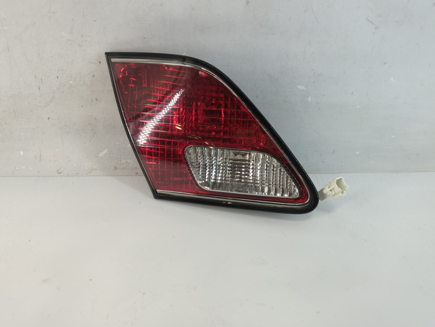 2004 Lexus Es330 Tail Light Assembly Driver Left OEM Fits Fits 2002 2003 OEM Used Auto Parts - Oemusedautoparts1.com
