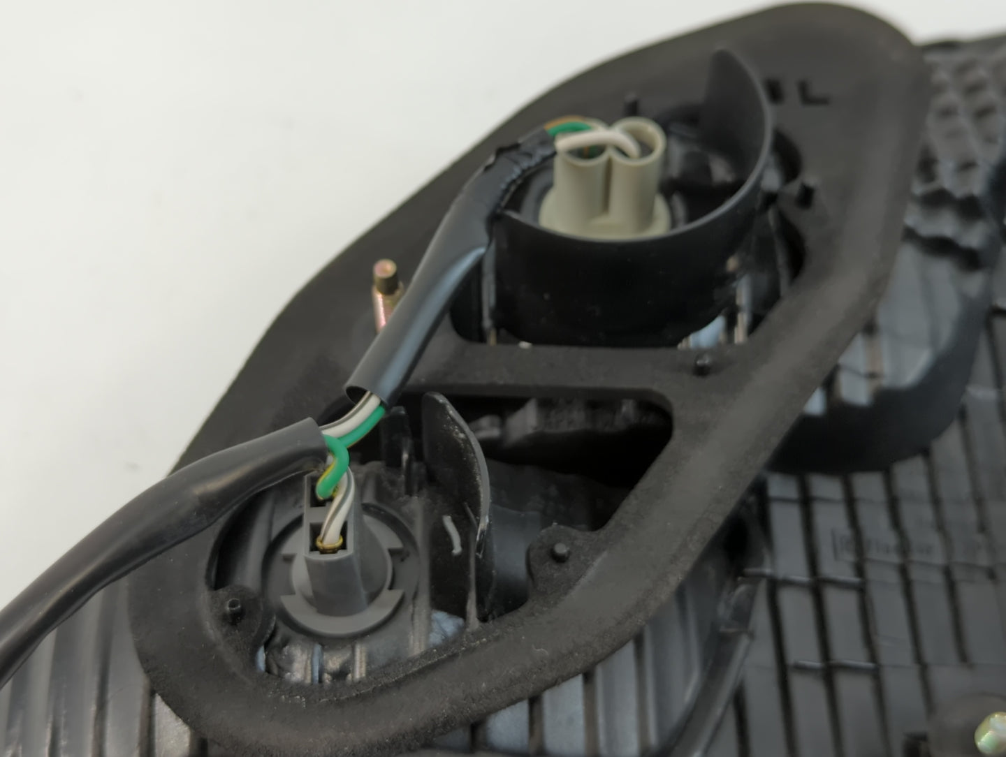2004 Lexus Es330 Tail Light Assembly Driver Left OEM Fits Fits 2002 2003 OEM Used Auto Parts - Oemusedautoparts1.com