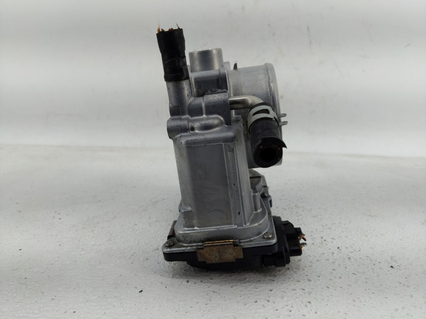 2004-2006 Lexus Es330 Throttle Body P/N:22030-20060 Fits Fits 2003 2004 2005 2006 2007 2008 2009 2010 OEM Used Auto Parts - 