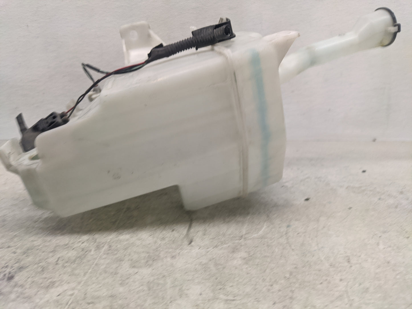 2004-2006 Lexus Es330 Windshield Washer Fluid Reservoir Bottle Oem - Oemusedautoparts1.com