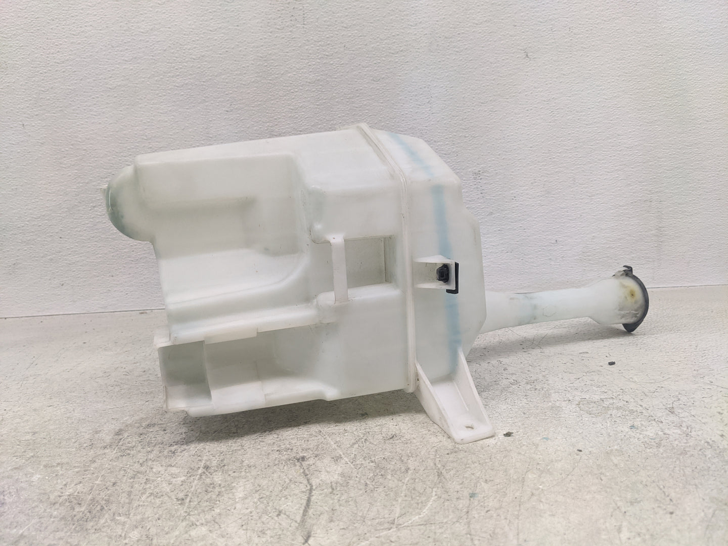 2004-2006 Lexus Es330 Windshield Washer Fluid Reservoir Bottle Oem - Oemusedautoparts1.com