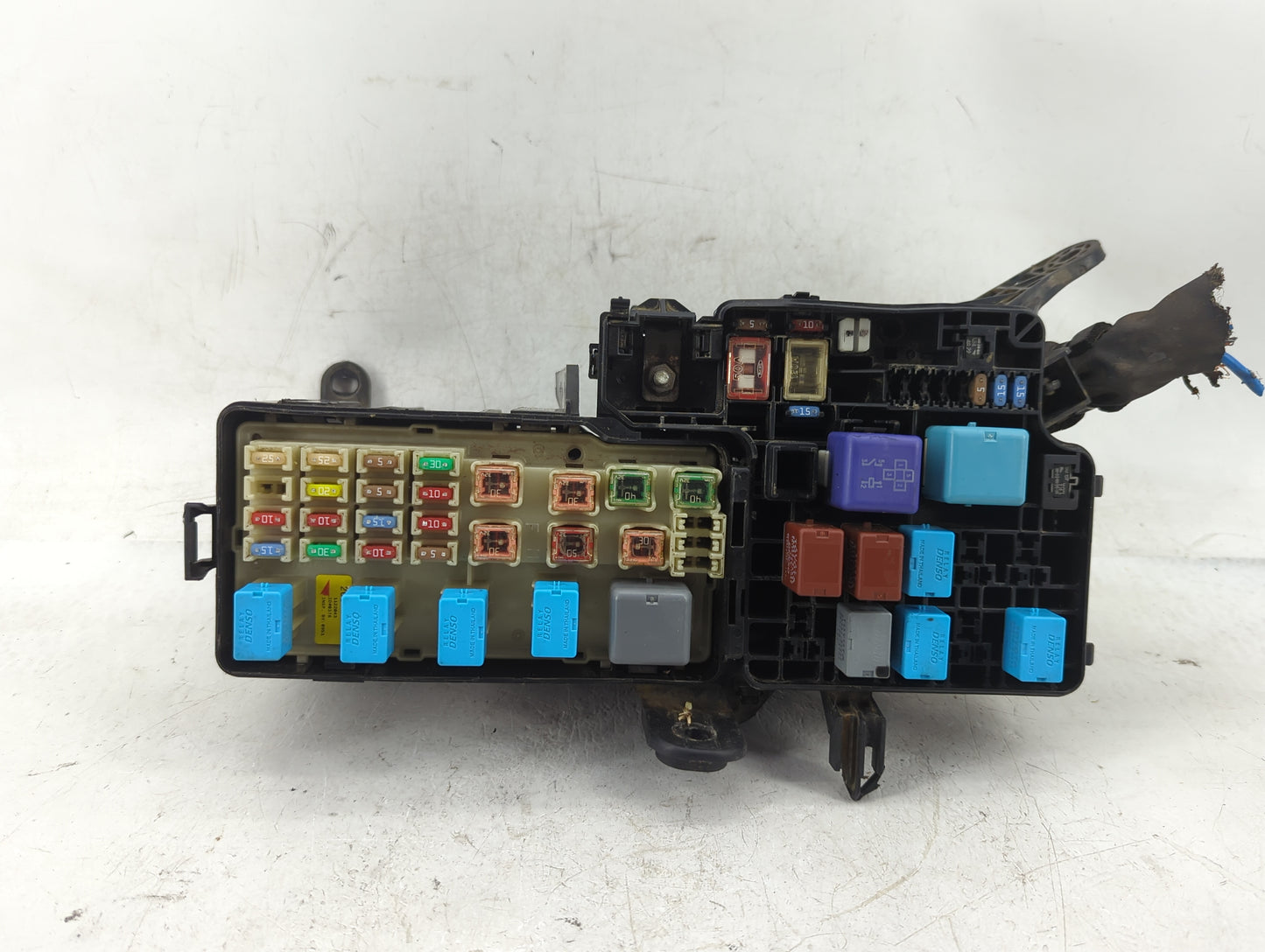 2004-2006 Lexus Es330 Fusebox Fuse Box Panel Relay Module Fits Fits 2004 2005 2006 OEM Used Auto Parts - Oemusedautoparts1.c
