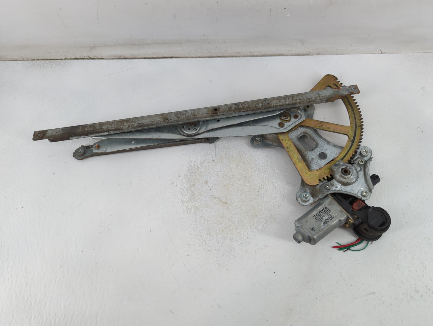 2004-2006 Lexus Es330 Driver Left Front Window Regulator 833517 - Oemusedautoparts1.com