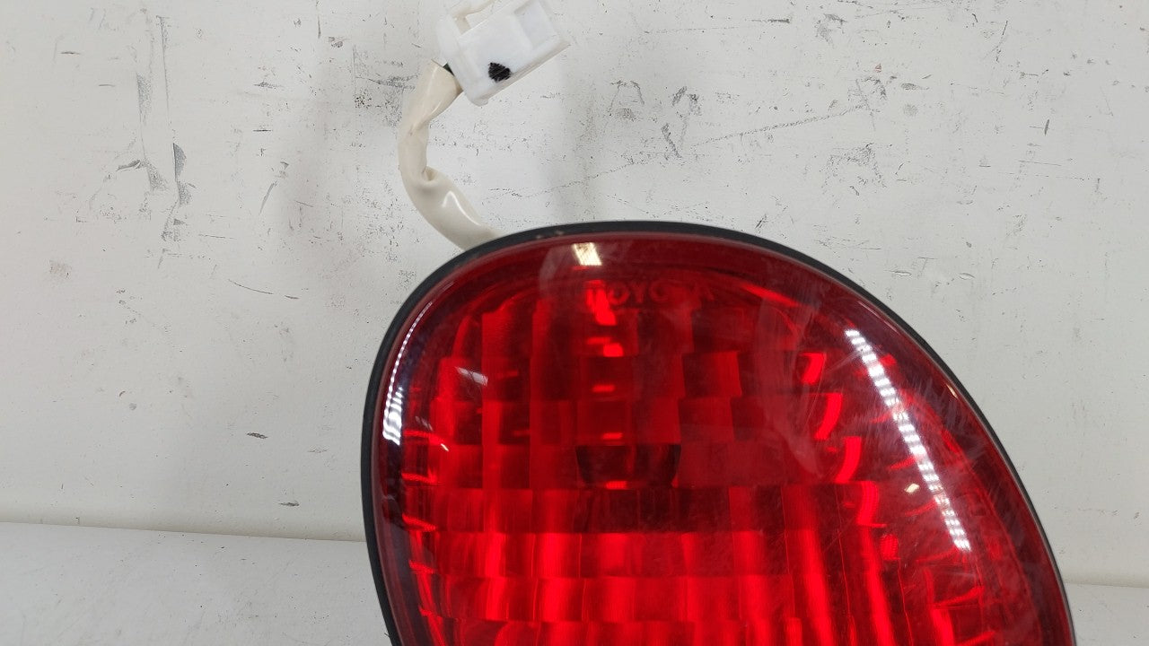 1998-2005 Lexus Gs300 Tail Light Assembly Driver Left OEM Fits Fits 1998 1999 2000 2001 2002 2003 2004 2005 OEM Used Auto Pa