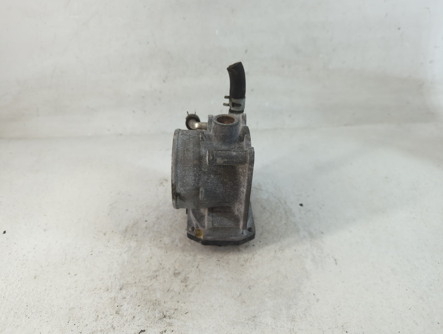 2004-2006 Lexus Rx330 Throttle Body P/N:22030-0A020 Fits Fits 2003 2004 2005 2006 2007 2008 2009 2010 OEM Used Auto Parts - 