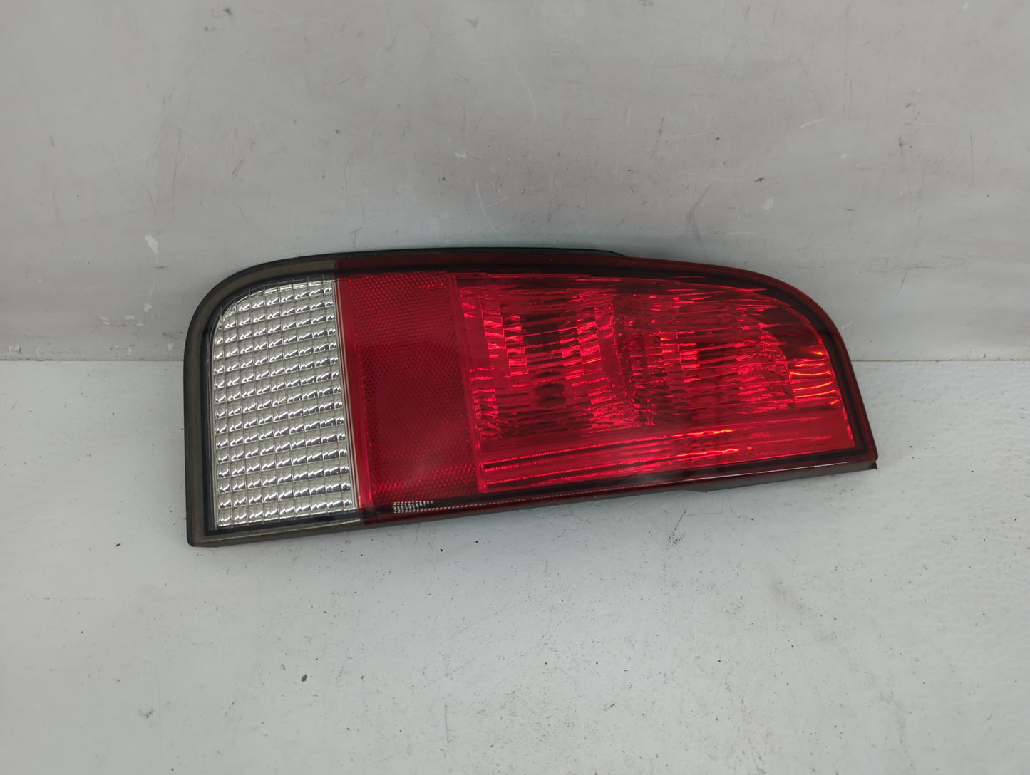 2003-2005 Lincoln Aviator Tail Light Assembly Passenger Right OEM P/N:2C54-13404-A Fits Fits 2003 2004 2005 OEM Used Auto Pa