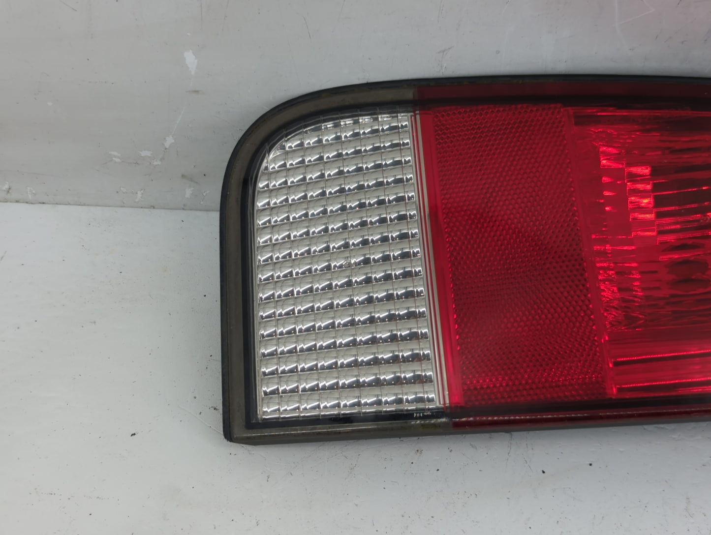 2003-2005 Lincoln Aviator Tail Light Assembly Passenger Right OEM P/N:2C54-13404-A Fits Fits 2003 2004 2005 OEM Used Auto Pa
