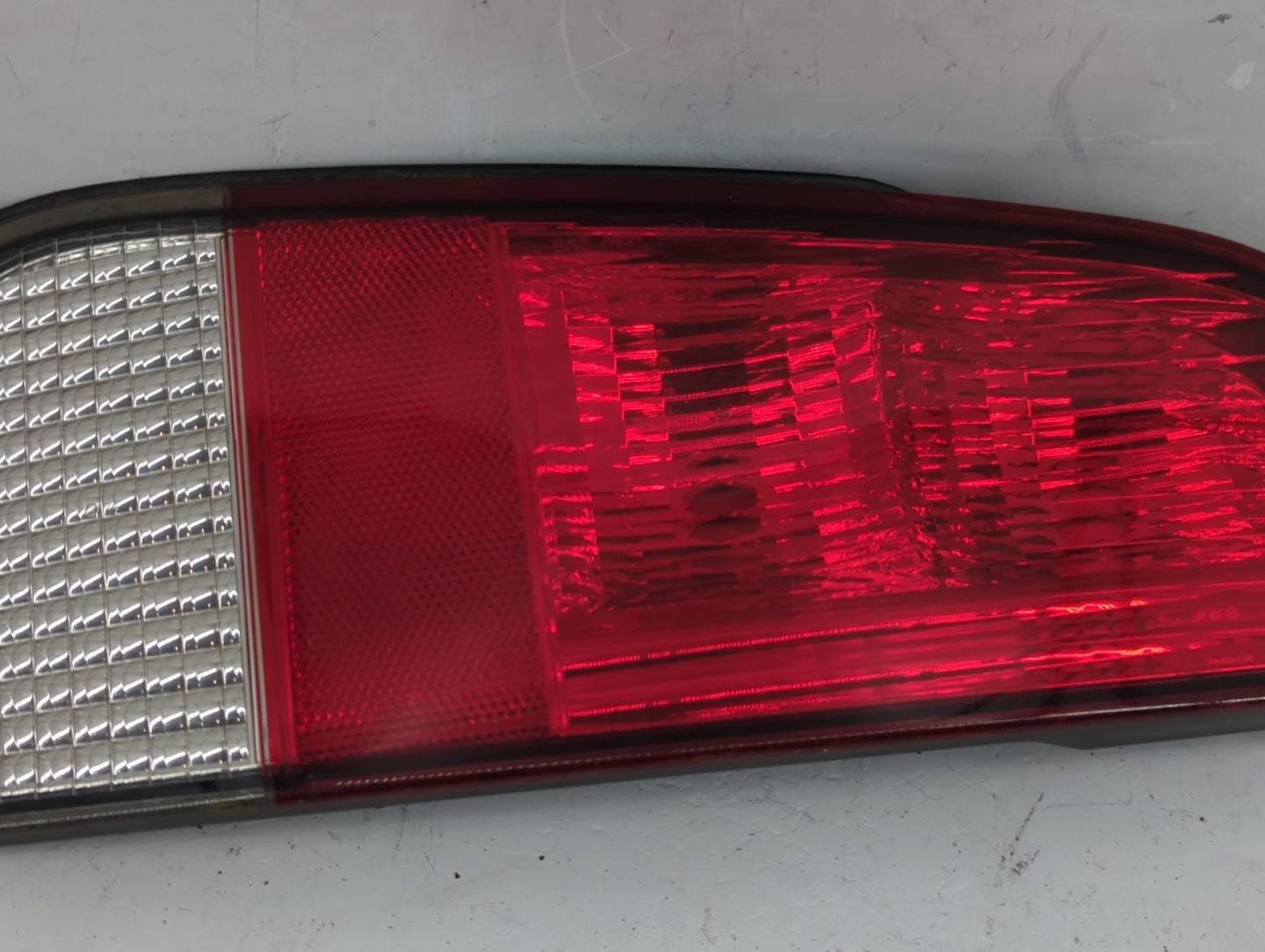 2003-2005 Lincoln Aviator Tail Light Assembly Passenger Right OEM P/N:2C54-13404-A Fits Fits 2003 2004 2005 OEM Used Auto Pa