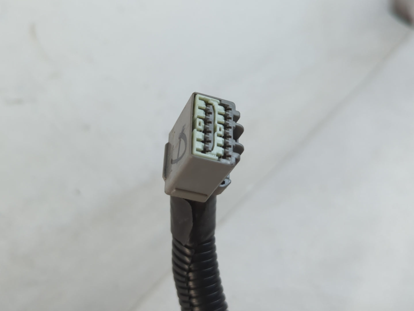 2003-2005 Lincoln Aviator Driver Side View Mirror - Left Door Mirror OEM Used - Oemusedautoparts1.com