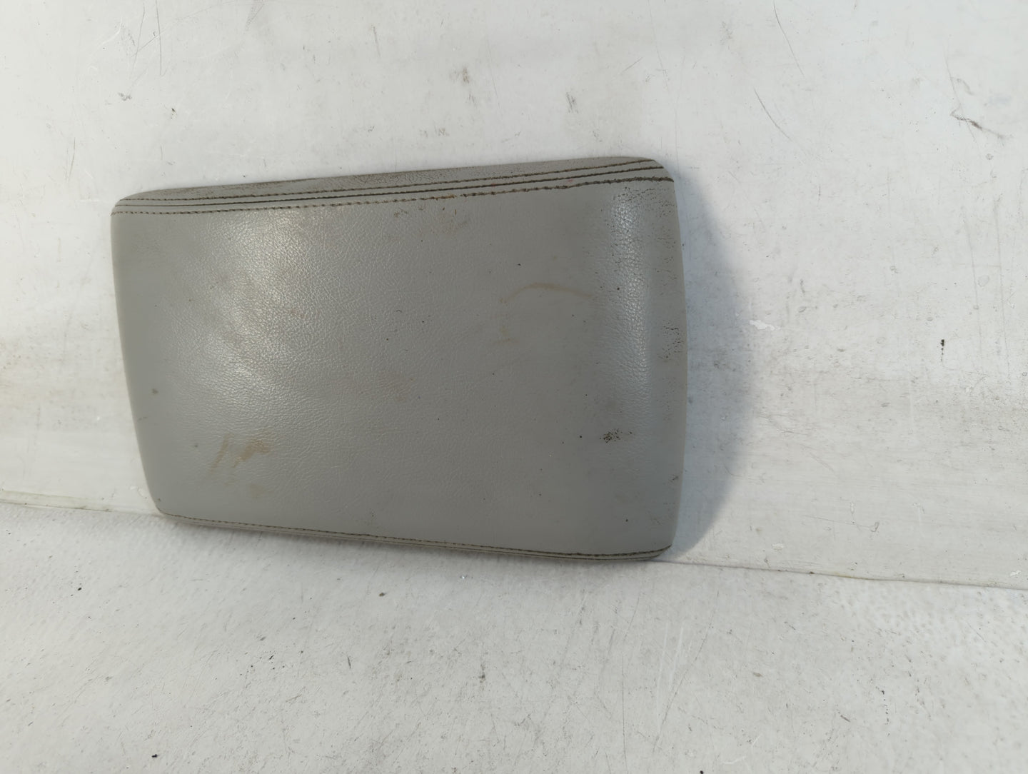 2003-2005 Lincoln Aviator Center Console Armrest Cover Lid Fits Fits 2003 2004 2005 OEM Used Auto Parts - Oemusedautoparts1.