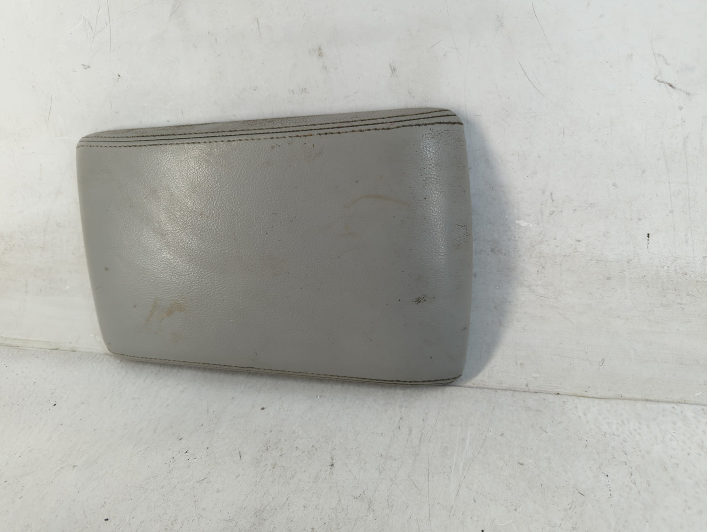 2003-2005 Lincoln Aviator Center Console Armrest Cover Lid Fits Fits 2003 2004 2005 OEM Used Auto Parts - Oemusedautoparts1.