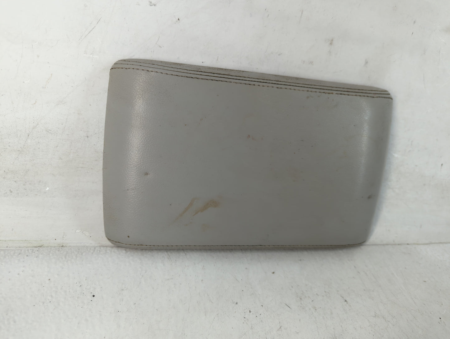 2003-2005 Lincoln Aviator Center Console Armrest Cover Lid Fits Fits 2003 2004 2005 OEM Used Auto Parts - Oemusedautoparts1.