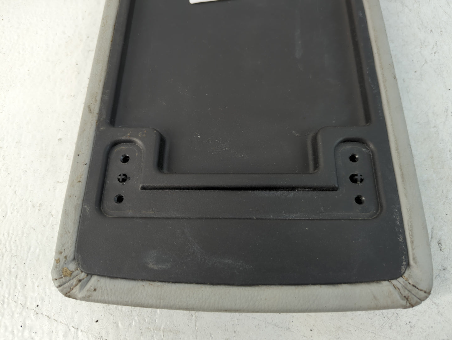 2003-2005 Lincoln Aviator Center Console Armrest Cover Lid Fits Fits 2003 2004 2005 OEM Used Auto Parts - Oemusedautoparts1.