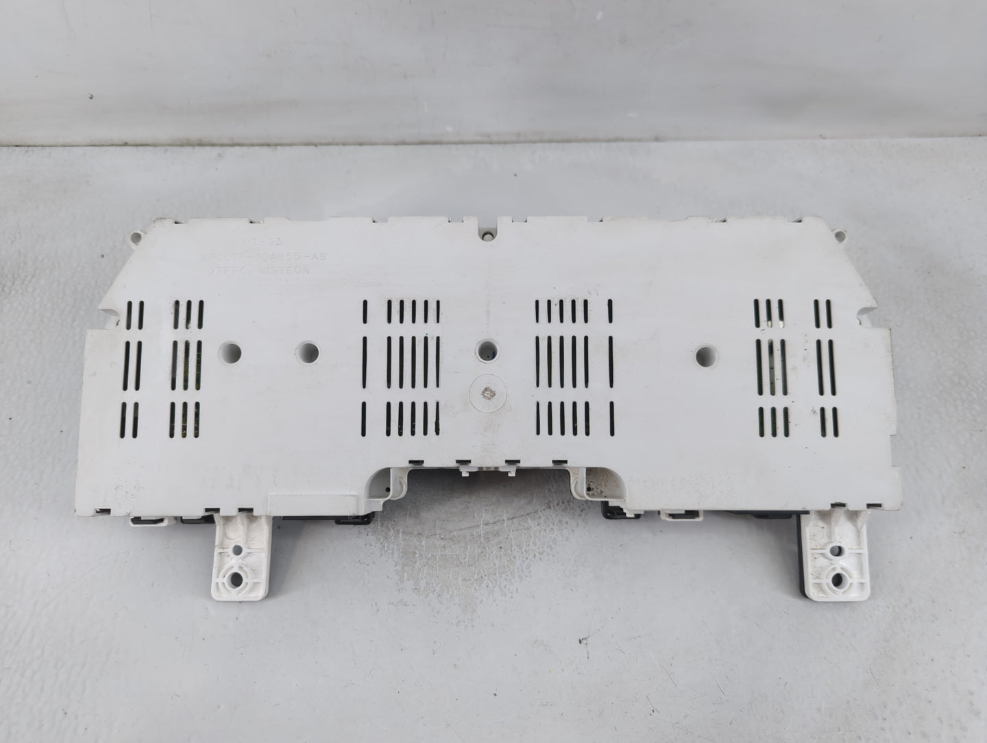 2004-2005 Lincoln Aviator Instrument Cluster Speedometer Gauges P/N:VP3L7F-10A855-AB Fits Fits 2004 2005 OEM Used Auto Parts