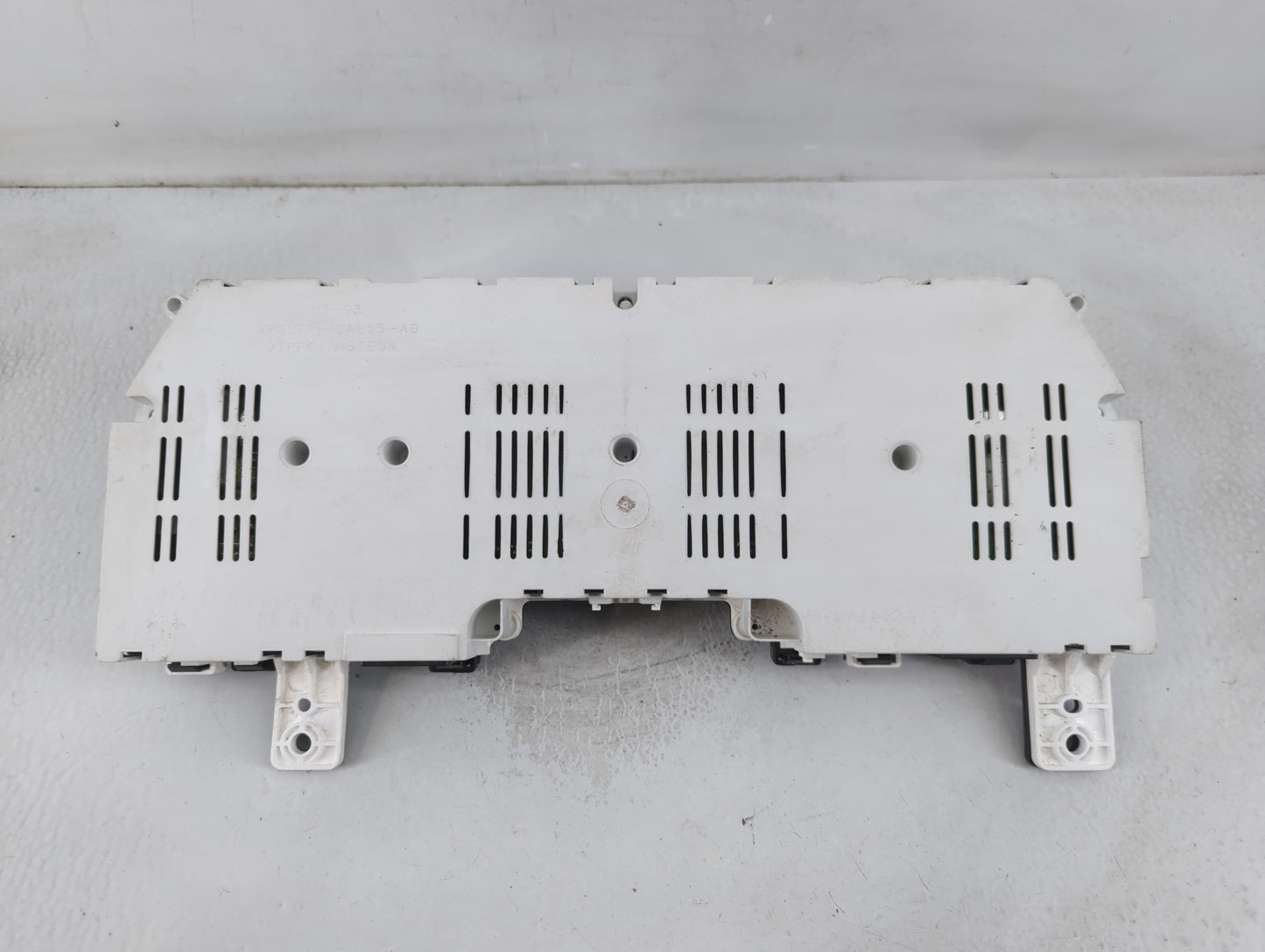 2004-2005 Lincoln Aviator Instrument Cluster Speedometer Gauges P/N:VP3L7F-10A855-AB Fits Fits 2004 2005 OEM Used Auto Parts