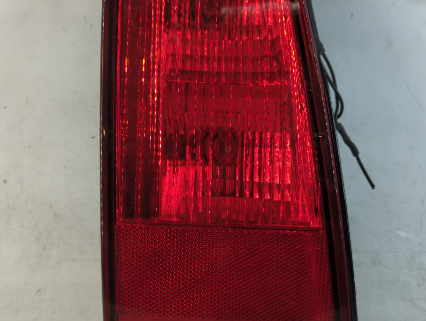 2003-2005 Lincoln Aviator Tail Light Assembly Driver Left OEM P/N:2C54-13405-A 932 800-01 Fits Fits 2003 2004 2005 OEM Used 