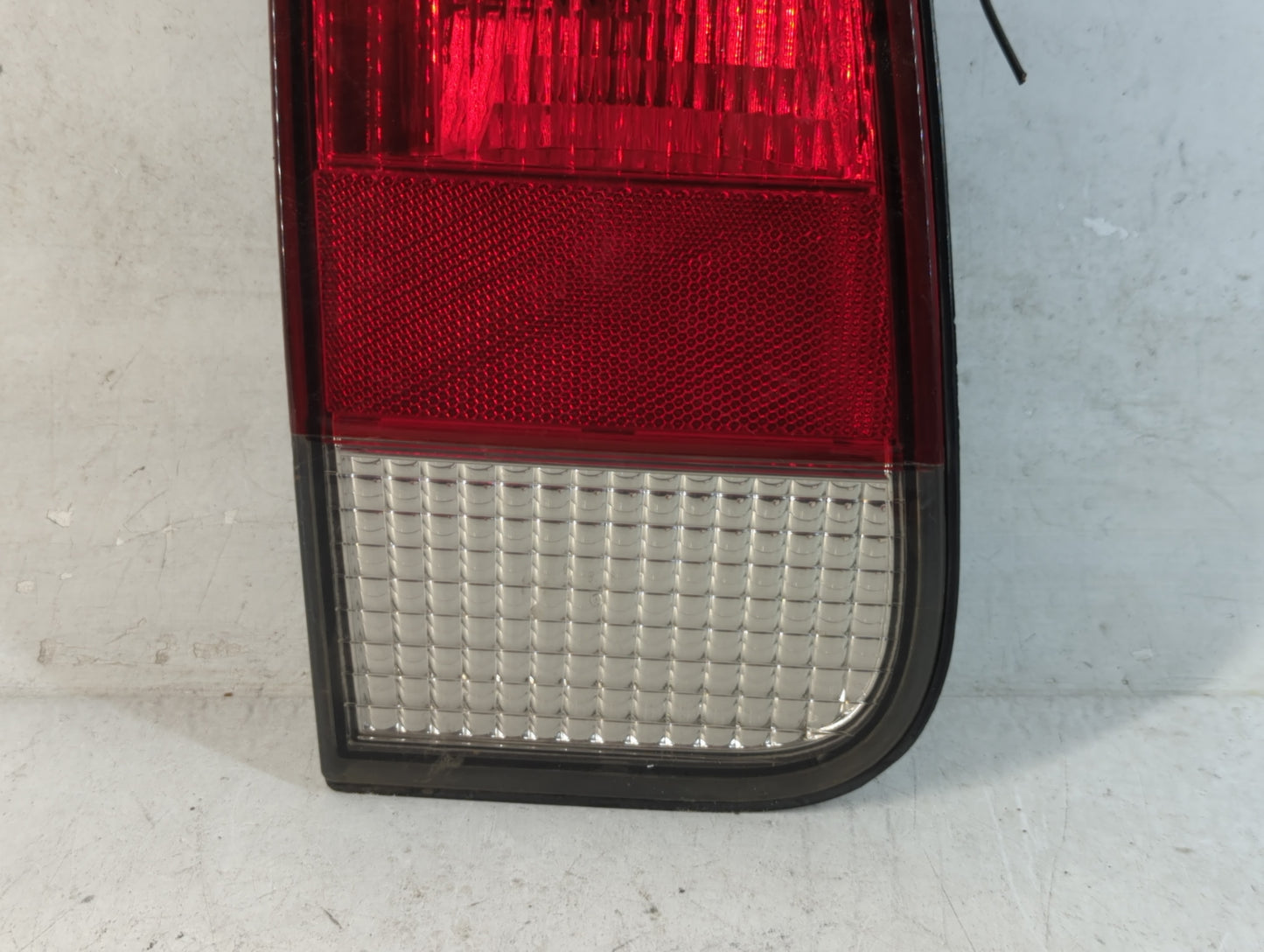 2003-2005 Lincoln Aviator Tail Light Assembly Driver Left OEM P/N:2C54-13405-A 932 800-01 Fits Fits 2003 2004 2005 OEM Used 