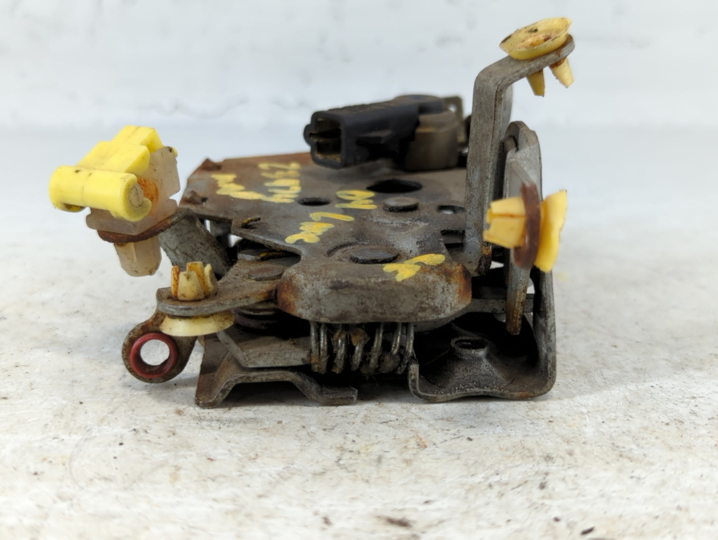 2004 Lincoln Mkz  Front Door Latch - Oemusedautoparts1.com