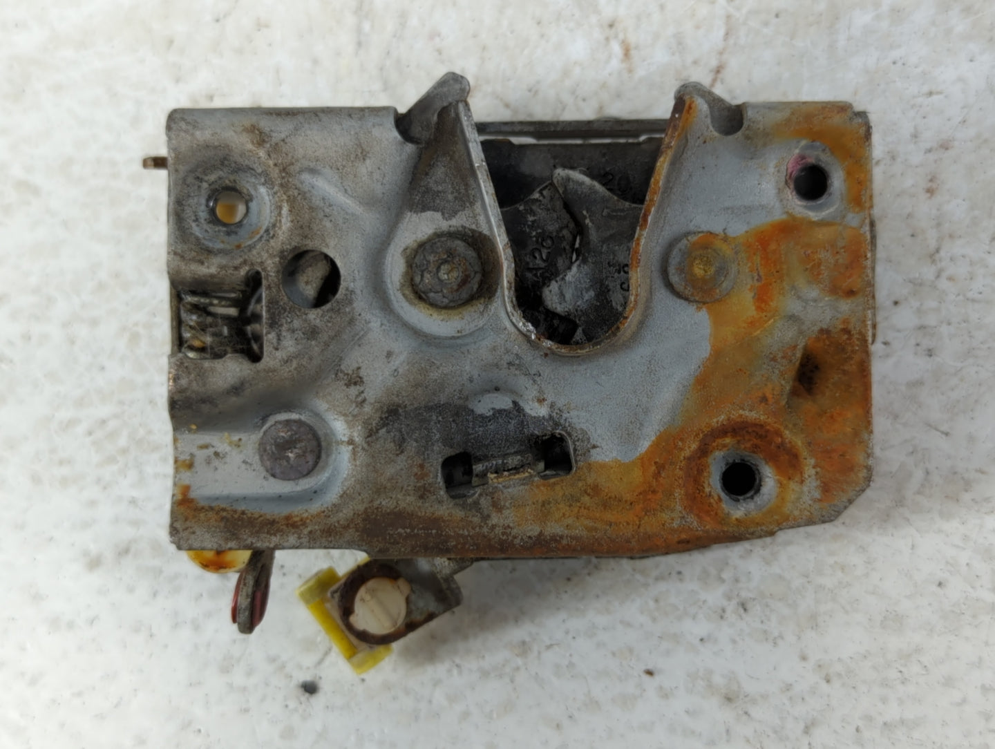 2004 Lincoln Mkz  Front Door Latch - Oemusedautoparts1.com