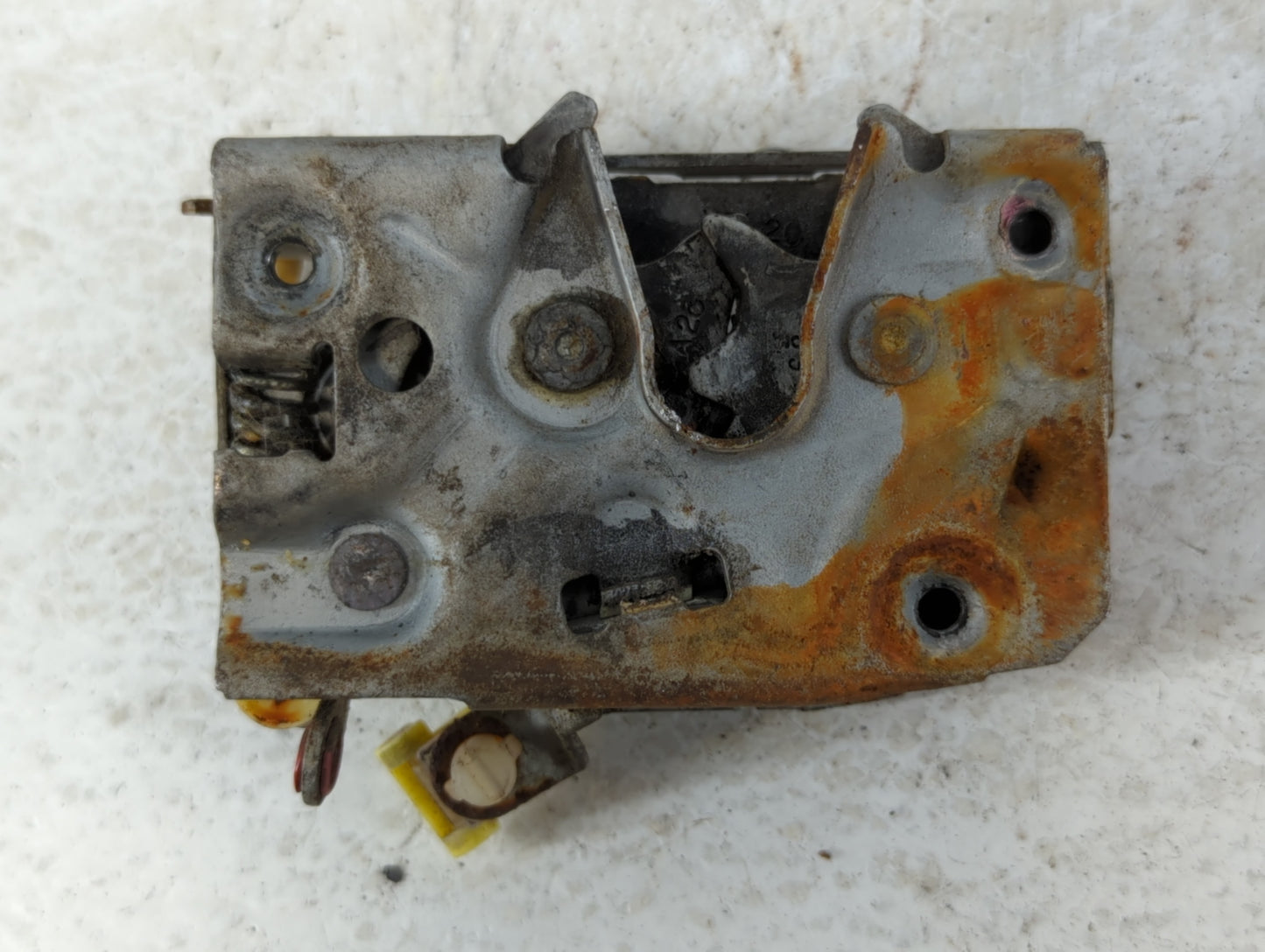 2004 Lincoln Mkz  Front Door Latch - Oemusedautoparts1.com
