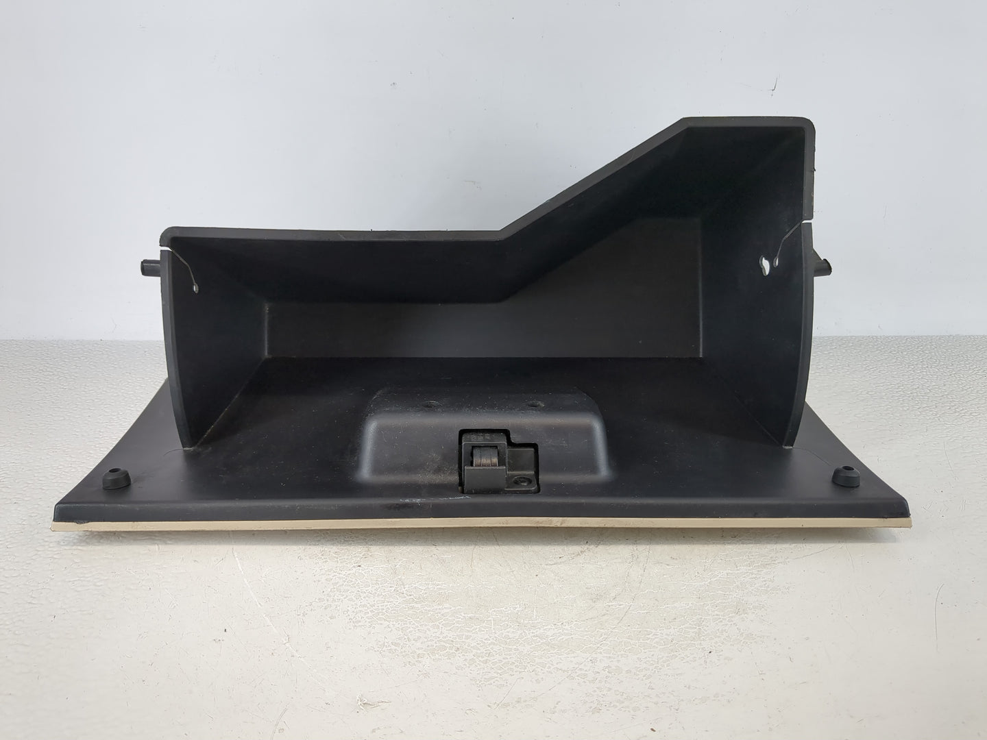 2004 Lincoln Navigator Passenger Glove Box Door Storage Compartment - Oemusedautoparts1.com