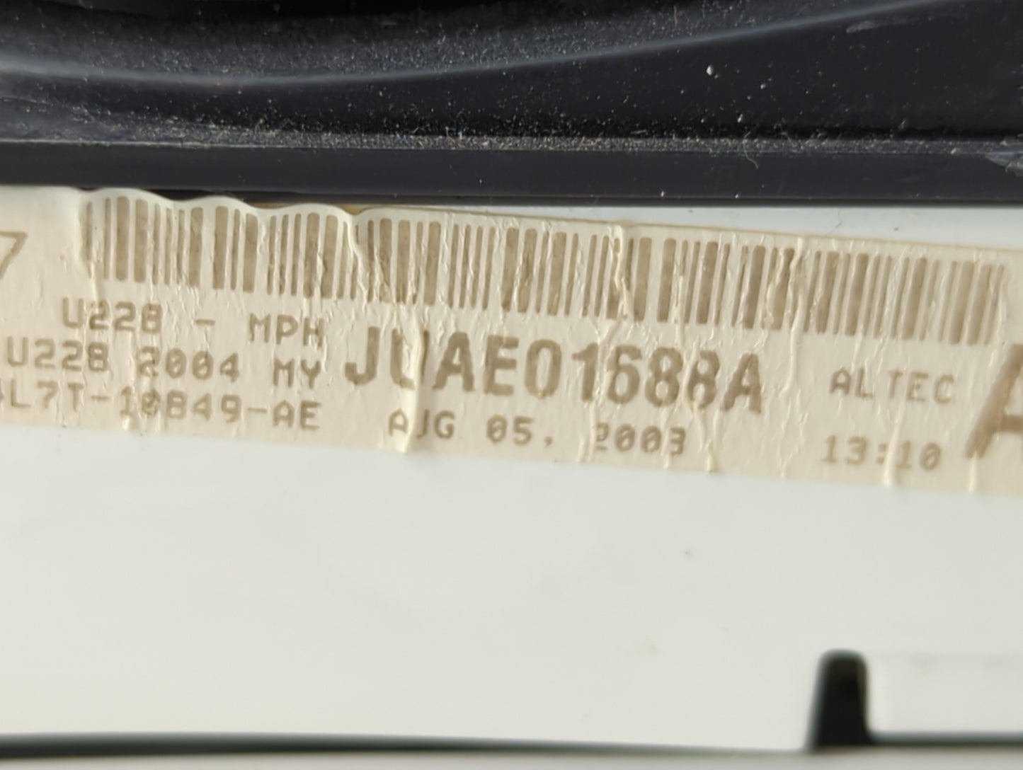 2004 Lincoln Navigator Instrument Cluster Speedometer Gauges P/N:JUAE01688A 4L7T-10849-AE Fits OEM Used Auto Parts - Oemused