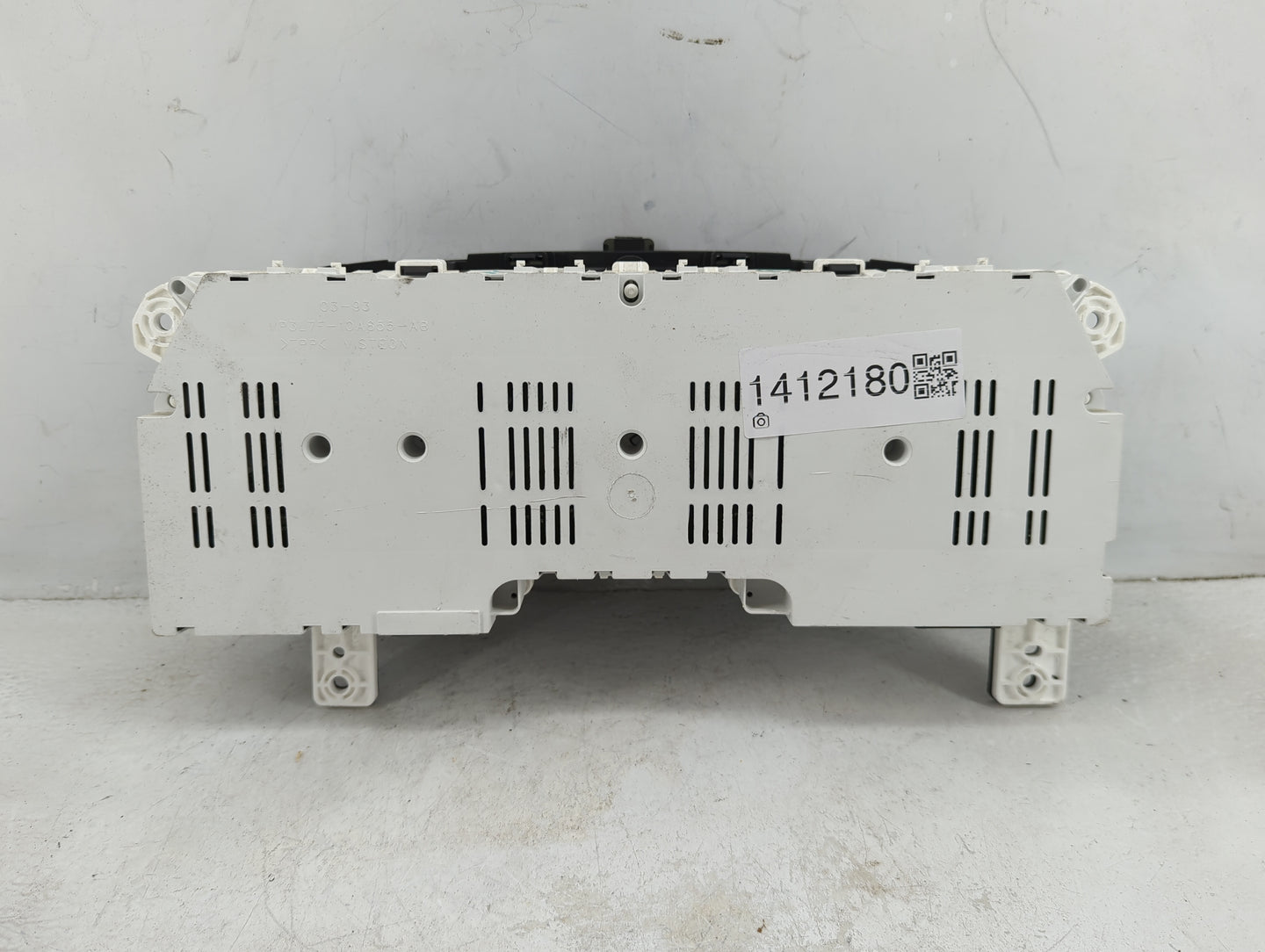 2004 Lincoln Navigator Instrument Cluster Speedometer Gauges P/N:JUAE01688A 4L7T-10849-AE Fits OEM Used Auto Parts - Oemused