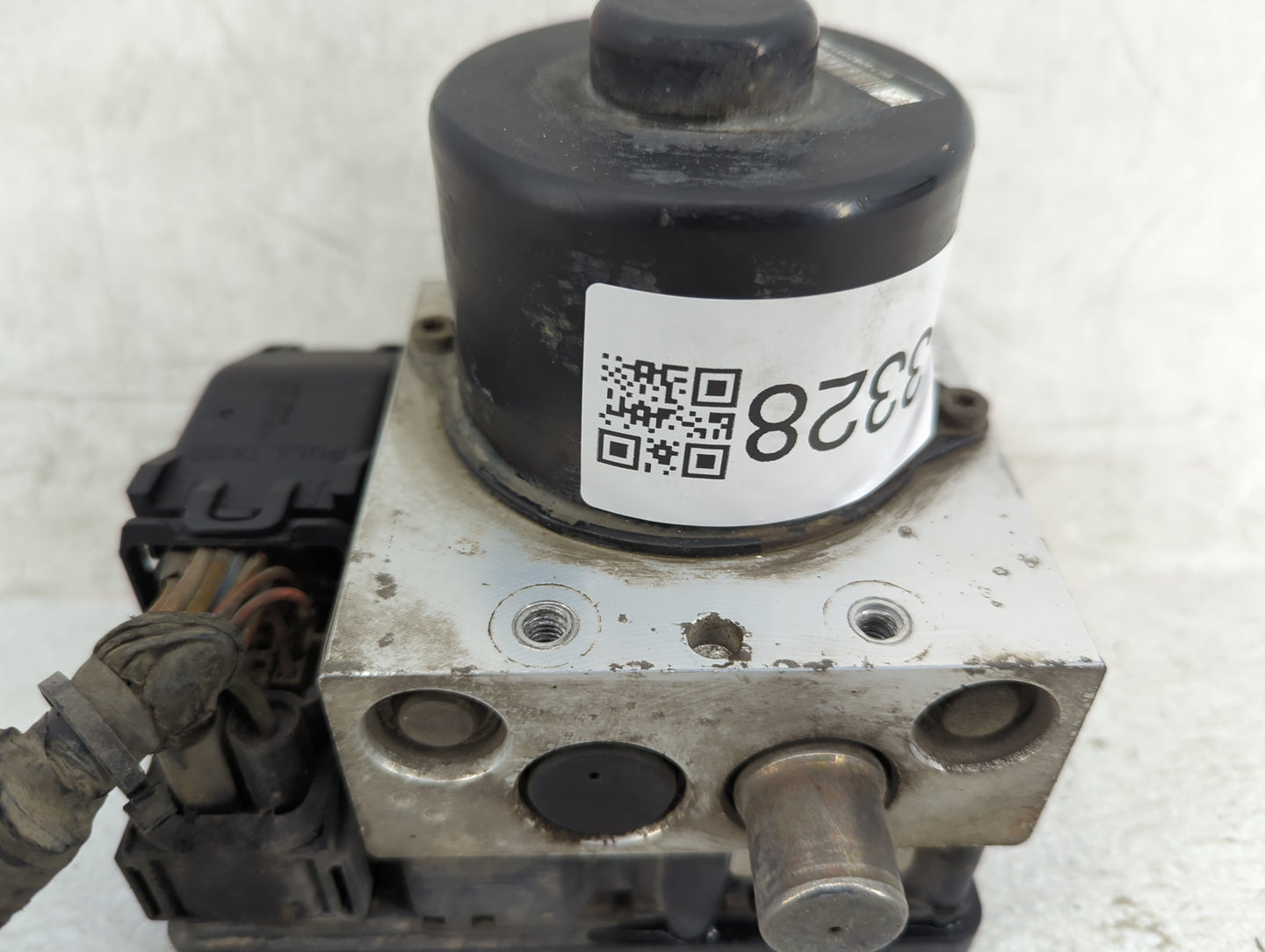 2004 Lincoln Navigator ABS Pump Control Module Replacement P/N:2L1T-2C219-BF Fits OEM Used Auto Parts - Oemusedautoparts1.co