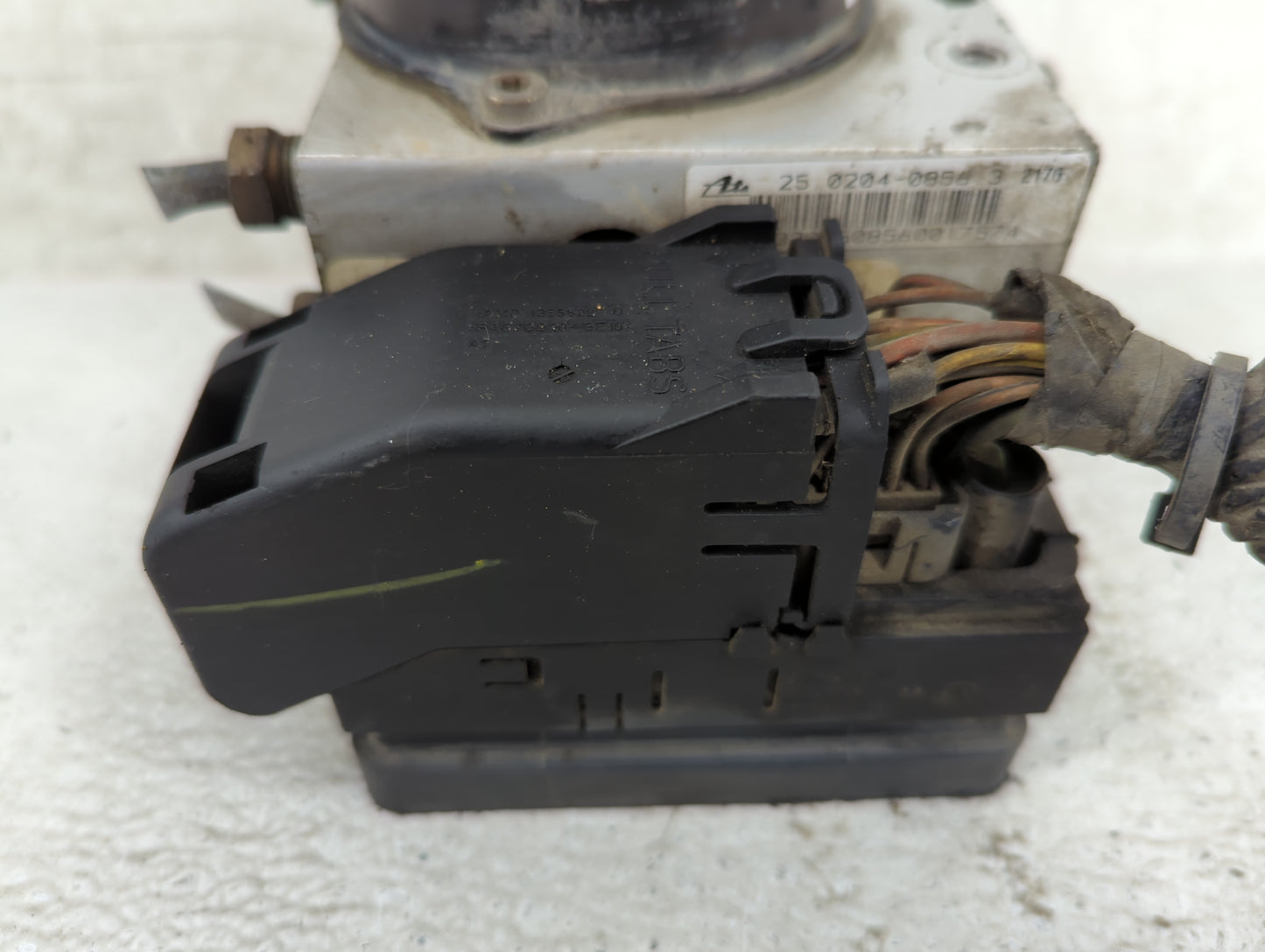 2004 Lincoln Navigator ABS Pump Control Module Replacement P/N:2L1T-2C219-BF Fits OEM Used Auto Parts - Oemusedautoparts1.co