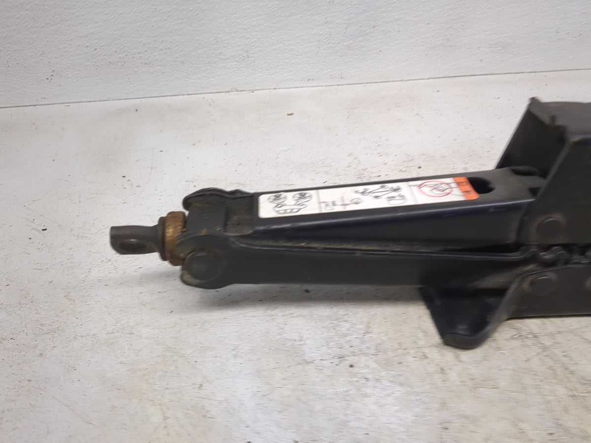 2004 Lincoln Navigator Spare Scissor Car Jack - Oemusedautoparts1.com