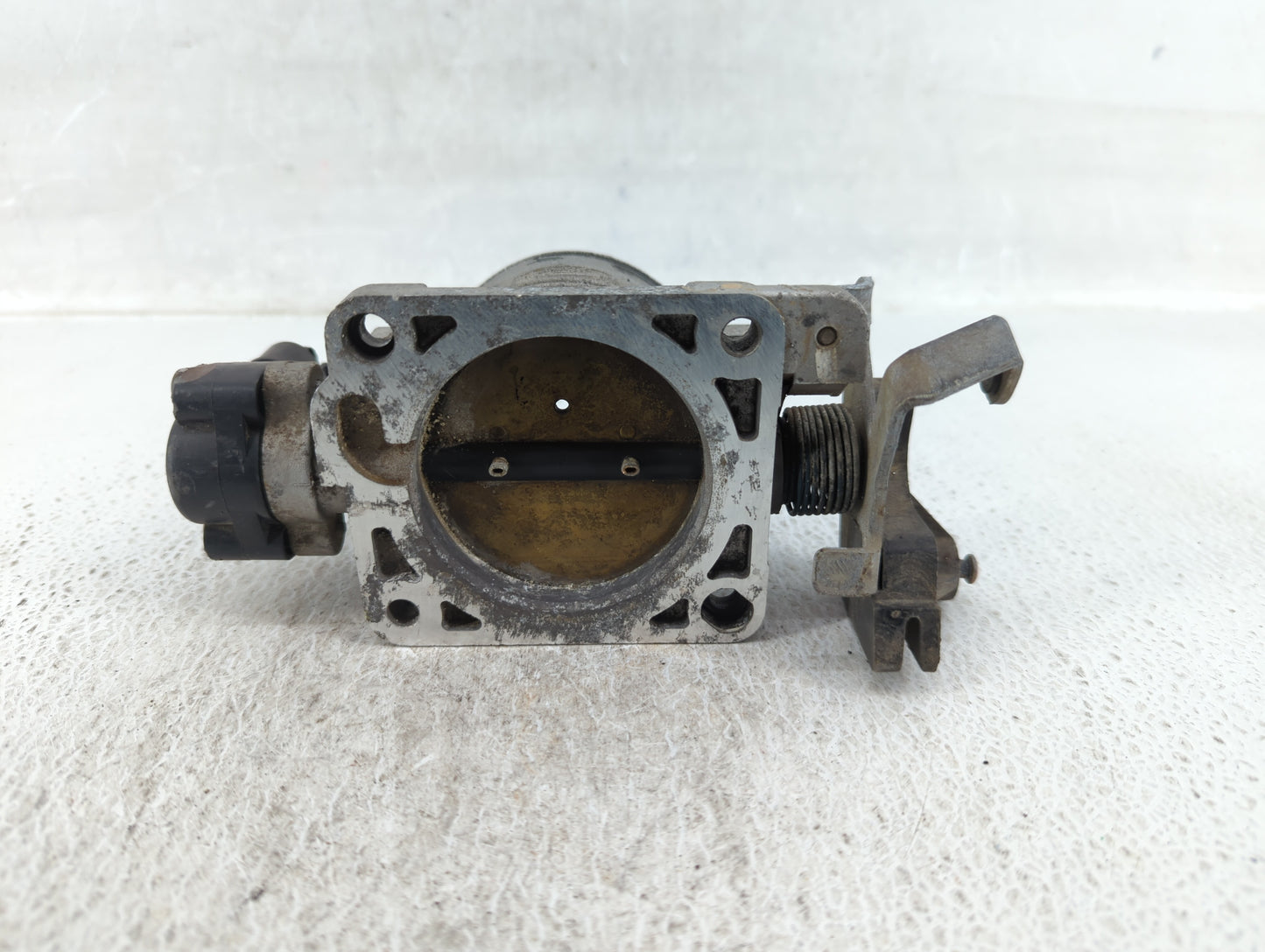 2004 Lincoln Navigator Throttle Body P/N:F4SF 9B989 Fits Fits 1998 1999 2000 2001 2002 2003 OEM Used Auto Parts - Oemusedaut