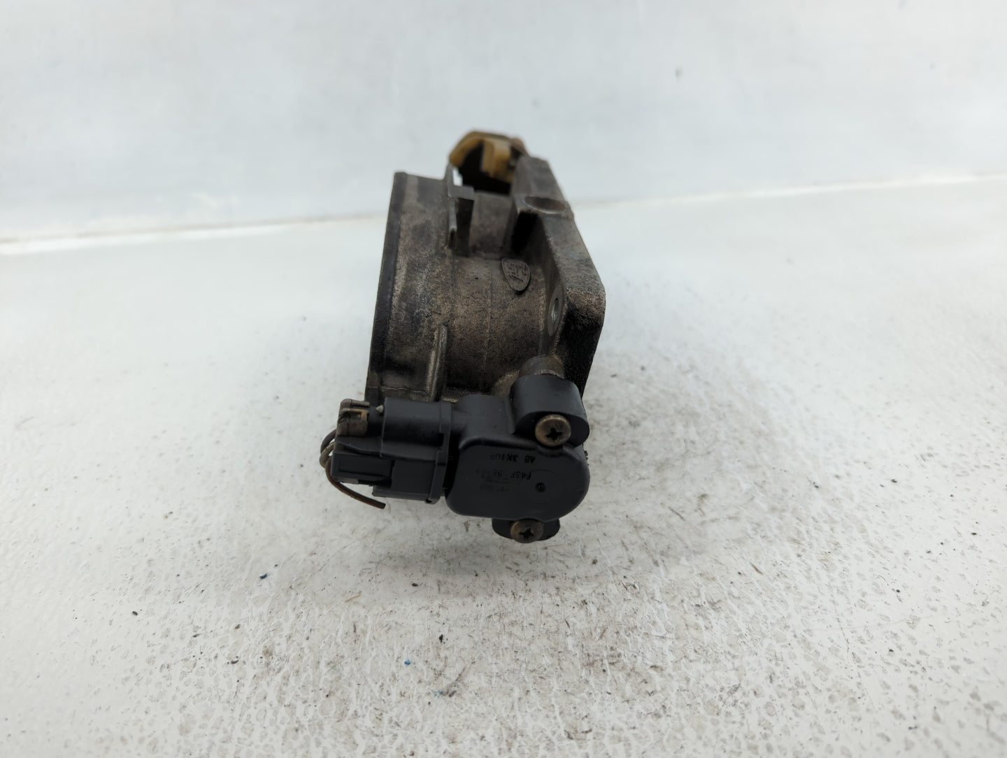 2004 Lincoln Navigator Throttle Body P/N:2L1U-DA Fits OEM Used Auto Parts - Oemusedautoparts1.com