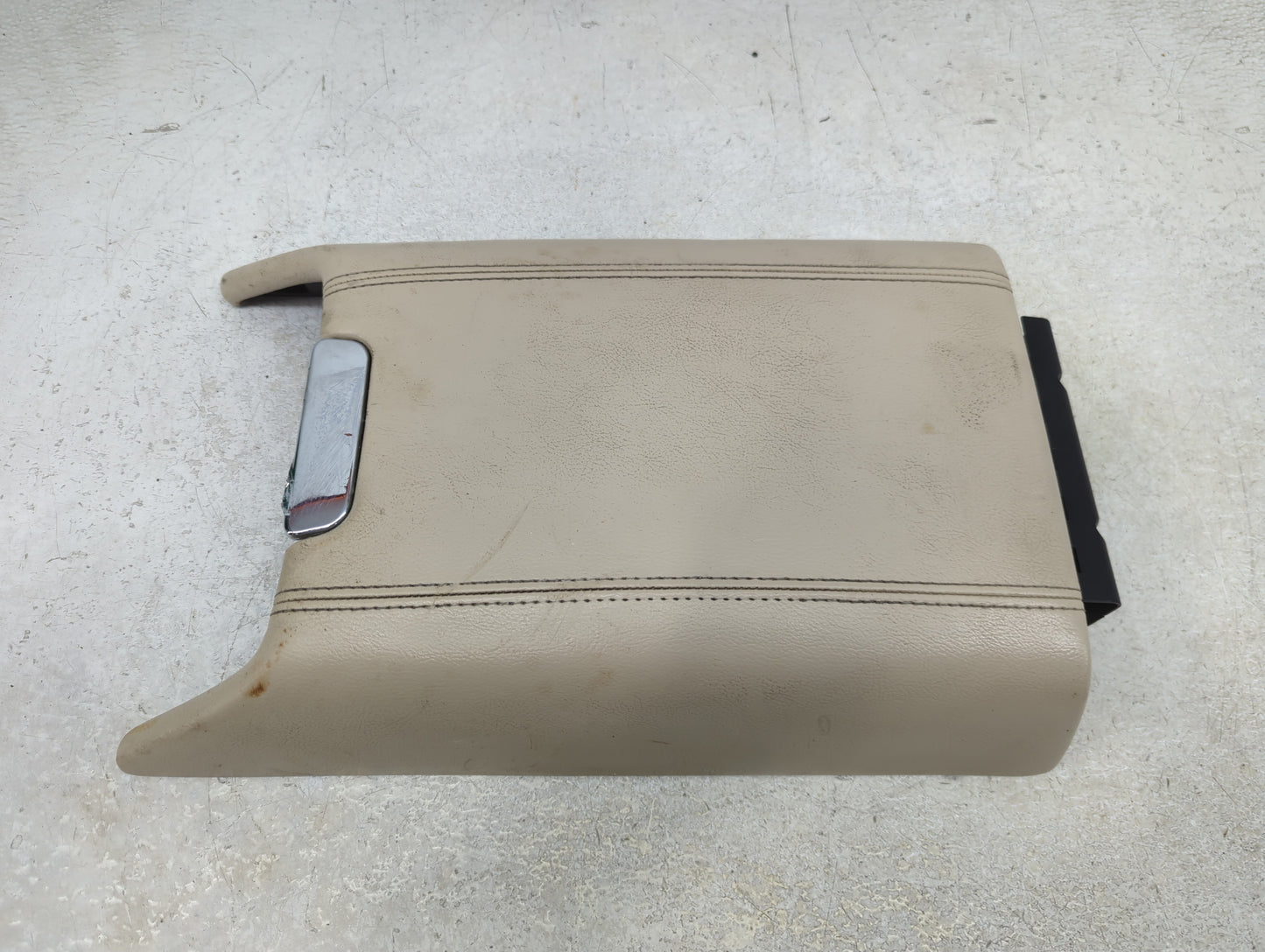 2004 Lincoln Navigator Center Console Armrest Cover Lid Fits OEM Used Auto Parts - Oemusedautoparts1.com
