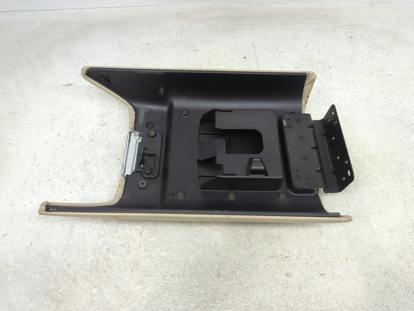 2004 Lincoln Navigator Center Console Armrest Cover Lid Fits OEM Used Auto Parts - Oemusedautoparts1.com