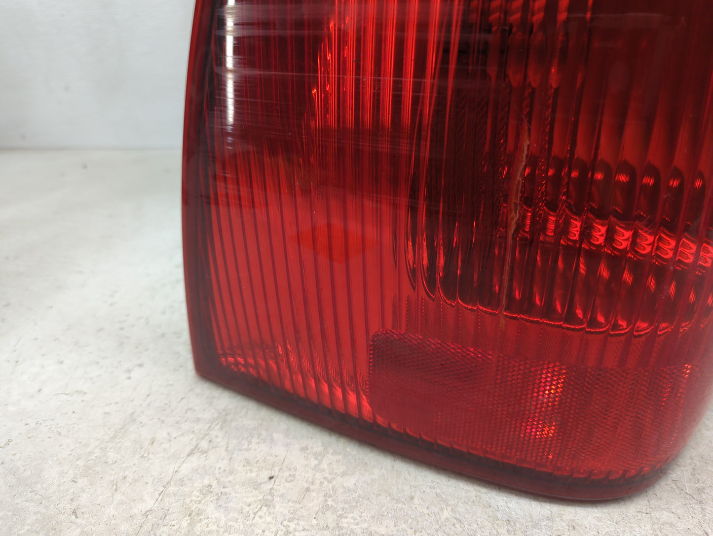 2004 Lincoln Navigator Tail Light Assembly Driver Left OEM Fits OEM Used Auto Parts - Oemusedautoparts1.com