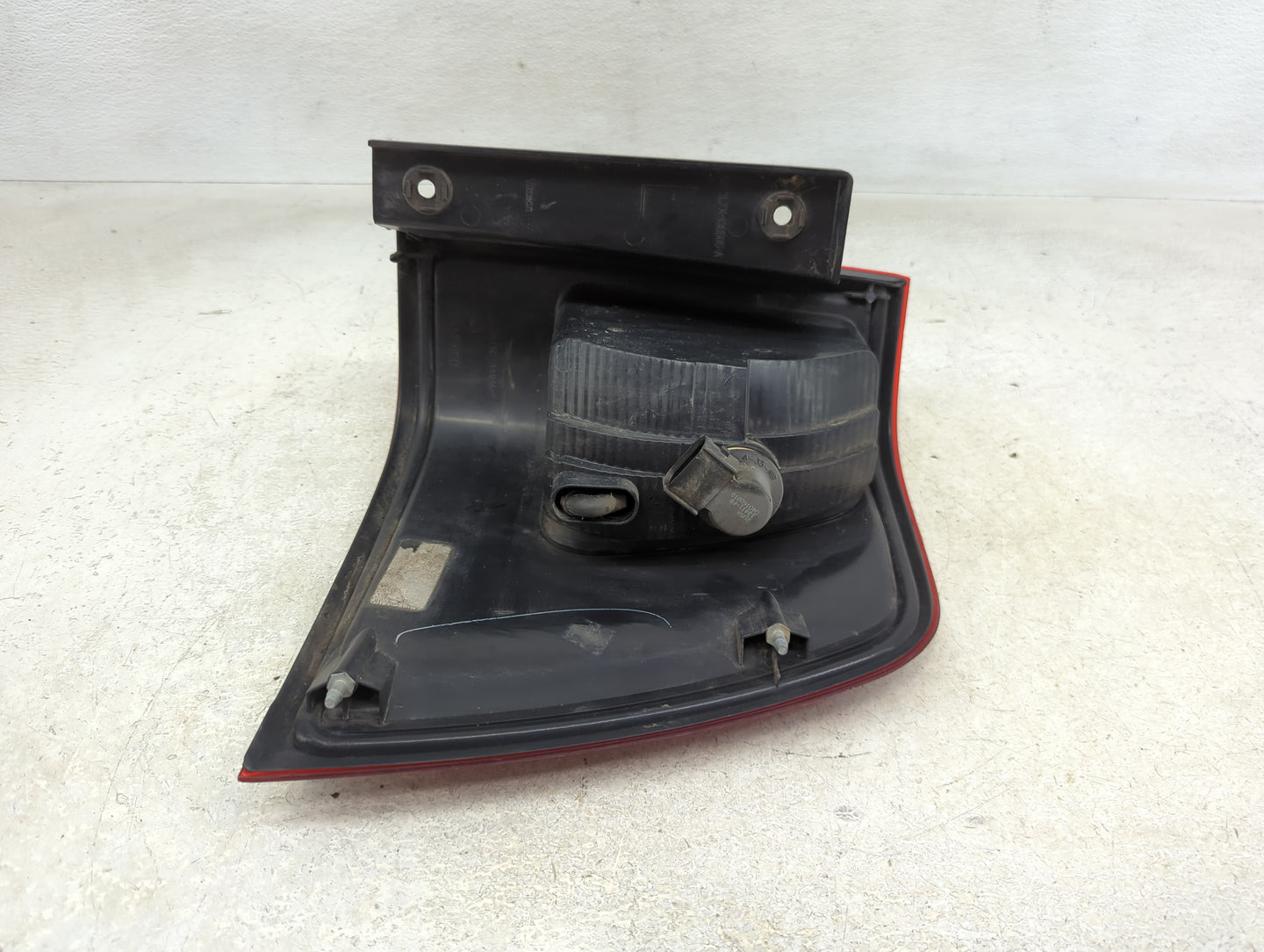 2004 Lincoln Navigator Tail Light Assembly Driver Left OEM Fits OEM Used Auto Parts - Oemusedautoparts1.com