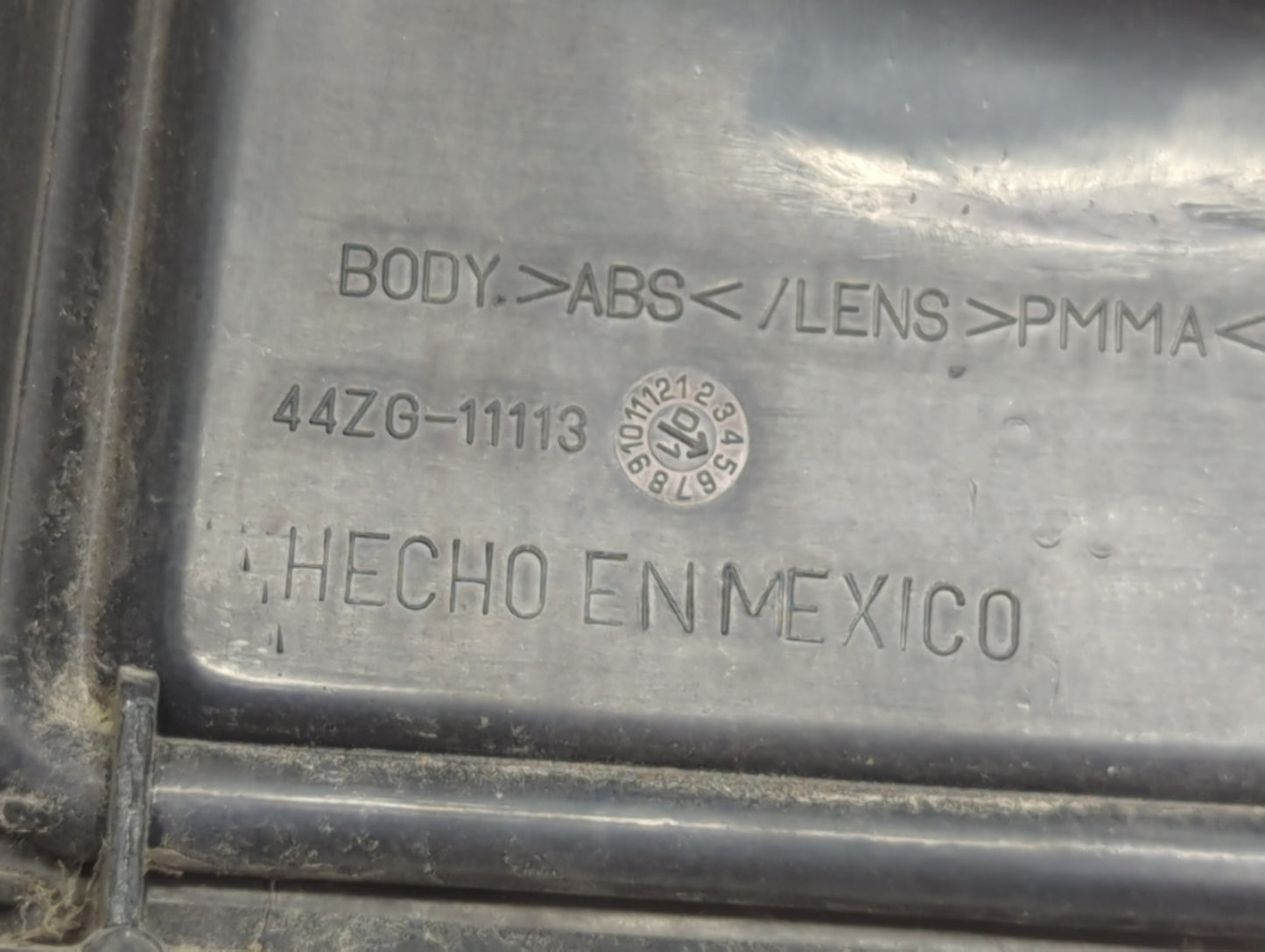 2004 Lincoln Navigator Tail Light Assembly Driver Left OEM Fits OEM Used Auto Parts - Oemusedautoparts1.com