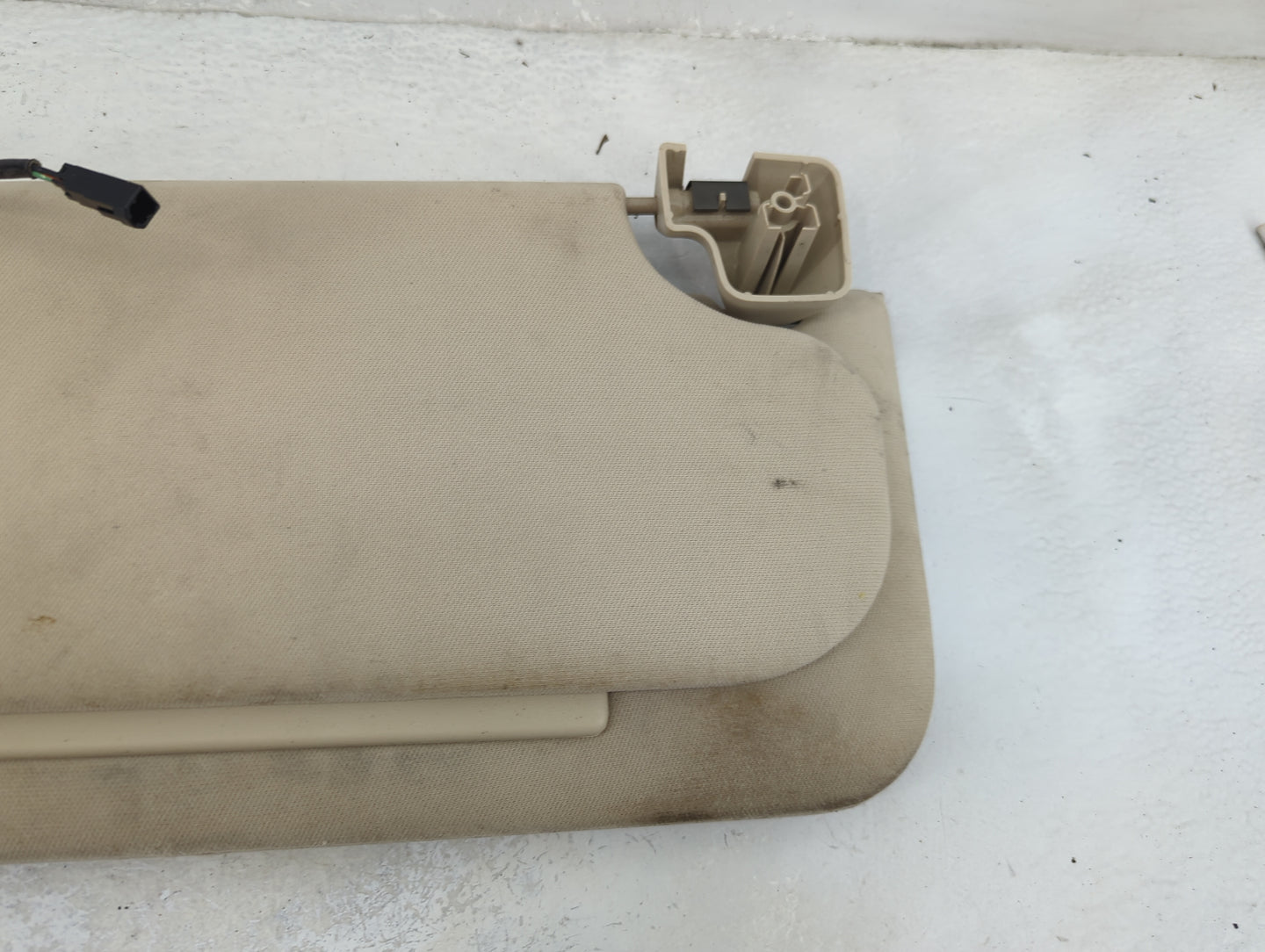 2004 Lincoln Navigator Sun Visor Shade Replacement Driver Left Mirror Fits OEM Used Auto Parts - Oemusedautoparts1.com