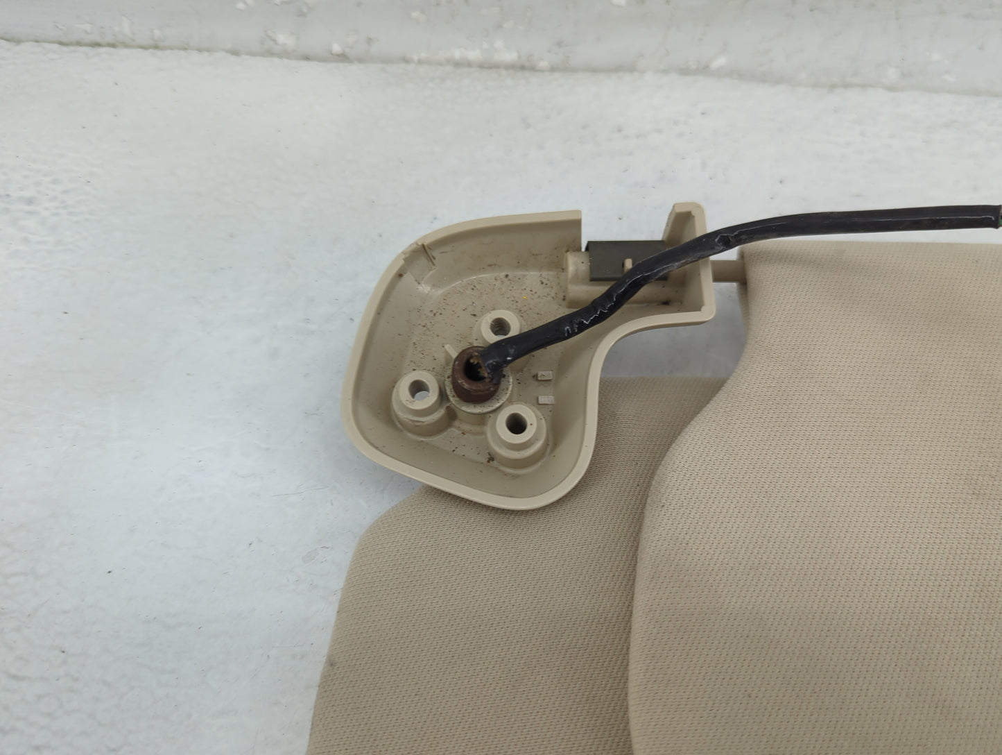 2004 Lincoln Navigator Sun Visor Shade Replacement Driver Left Mirror Fits OEM Used Auto Parts - Oemusedautoparts1.com