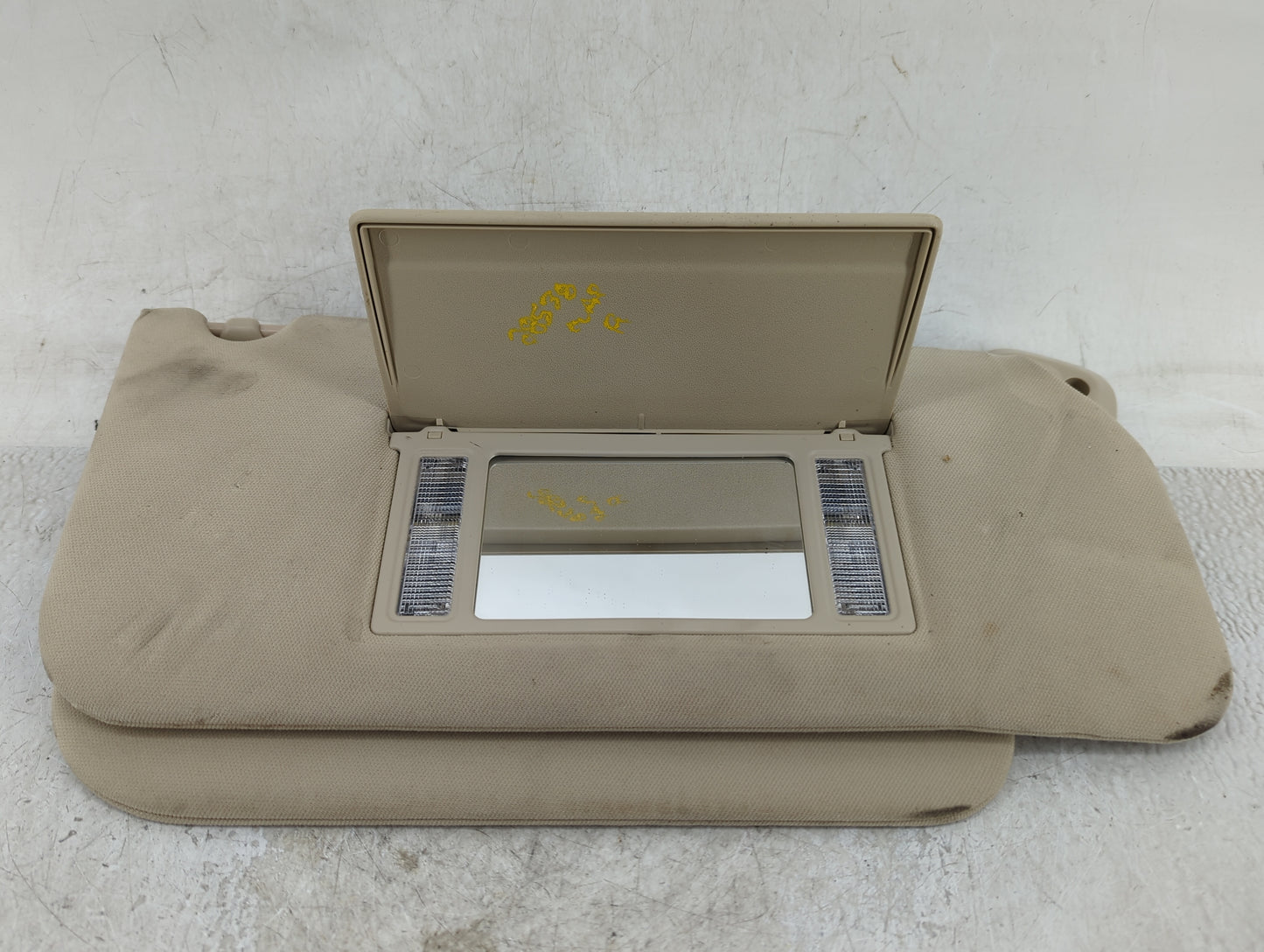 2004 Lincoln Navigator Sun Visor Shade Replacement Passenger Right Mirror Fits OEM Used Auto Parts - Oemusedautoparts1.com