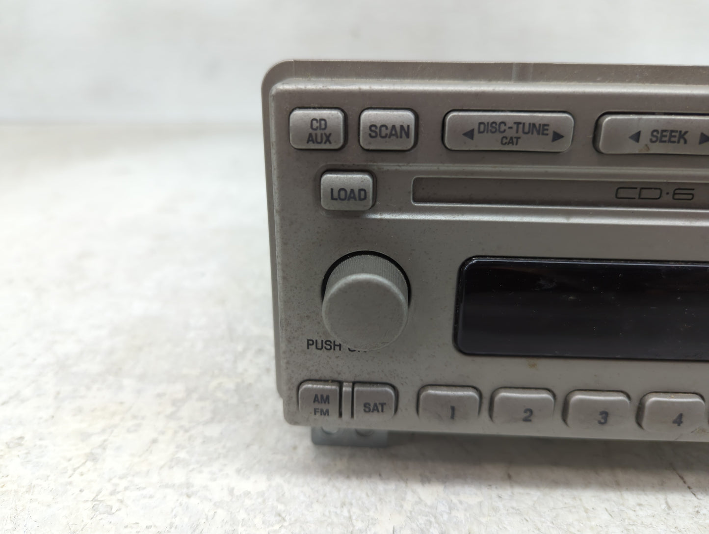 2002-2004 Lincoln Navigator Radio AM FM Cd Player Receiver Replacement Fits Fits 2002 2003 2004 OEM Used Auto Parts - Oemuse
