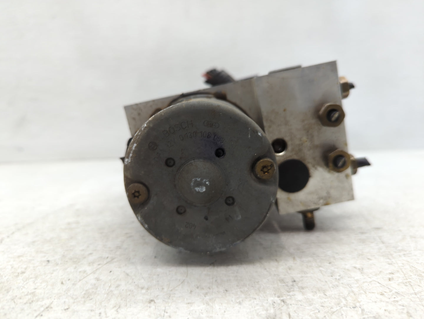 2003-2004 Lincoln Town Car ABS Pump Control Module Replacement P/N:502 482 56556 9 50 Fits Fits 2003 2004 OEM Used Auto Part