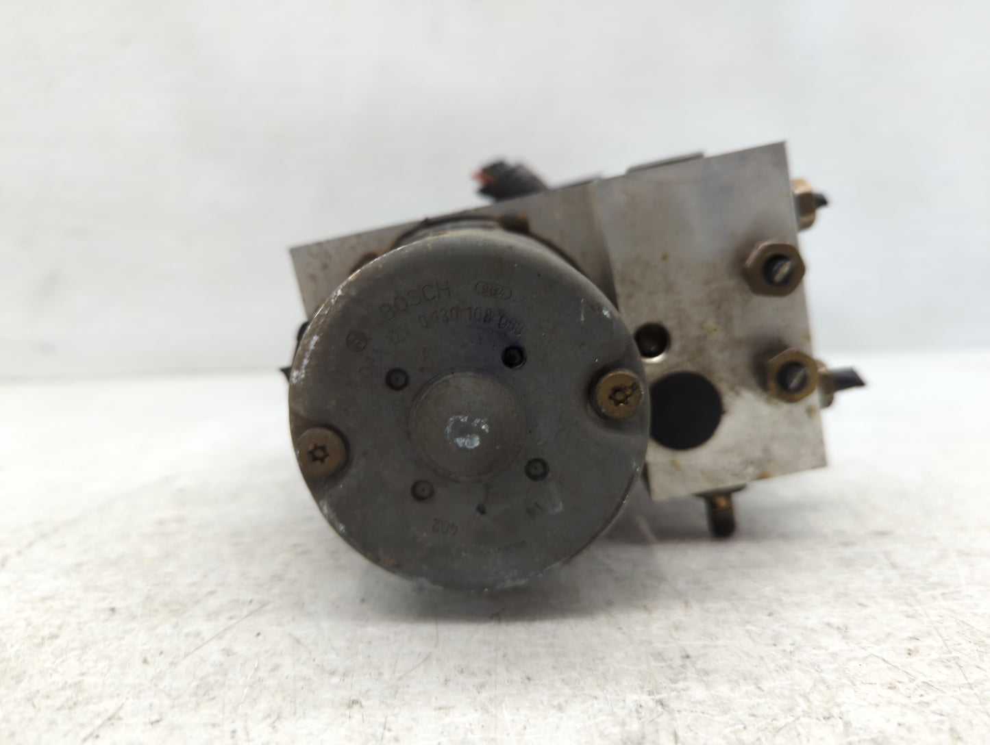 2003-2004 Lincoln Town Car ABS Pump Control Module Replacement P/N:502 482 56556 9 50 Fits Fits 2003 2004 OEM Used Auto Part