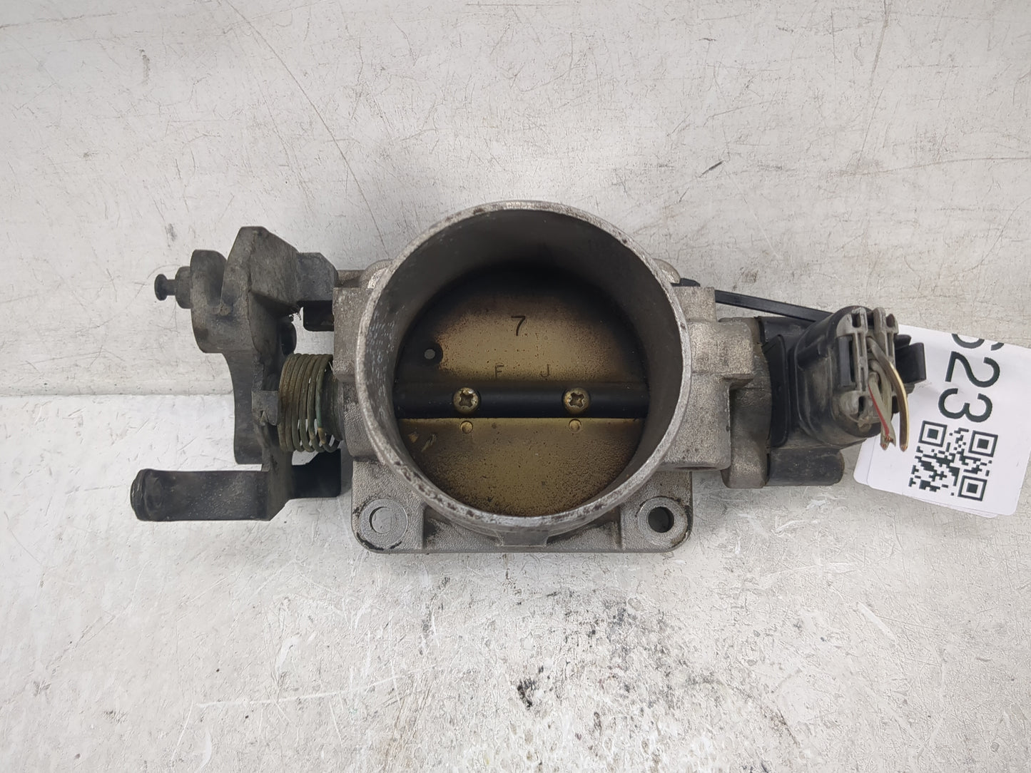 1998-2004 Lincoln Town Car Throttle Body P/N:F4SF 9B989 Fits Fits 1998 1999 2000 2001 2002 2003 2004 OEM Used Auto Parts - O